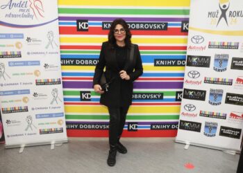 Ilona Csáková si před vzpomínkovým koncertem na Karla Gotta odskočila na křest jedinečných kalendářů soutěží Muž roku a Anděl mezi zdravotníky